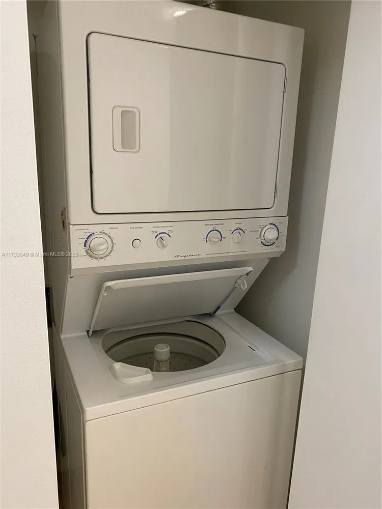 Latitude #1501 image #19