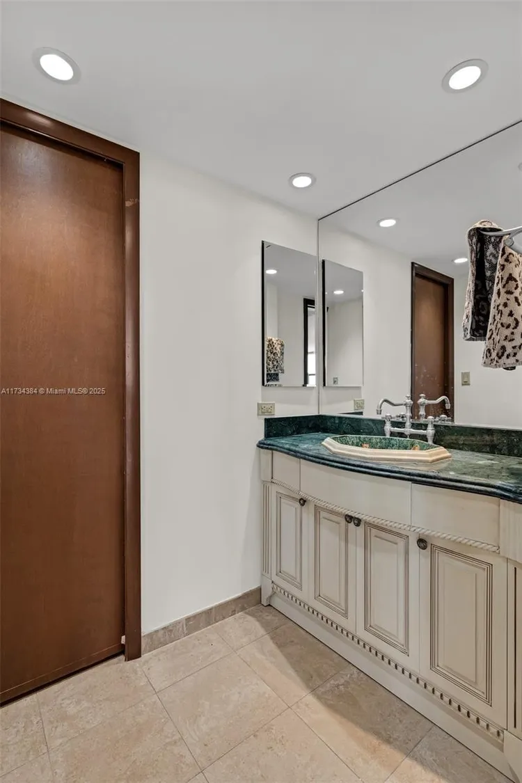 Towers of Key Biscayne #F602 image #13