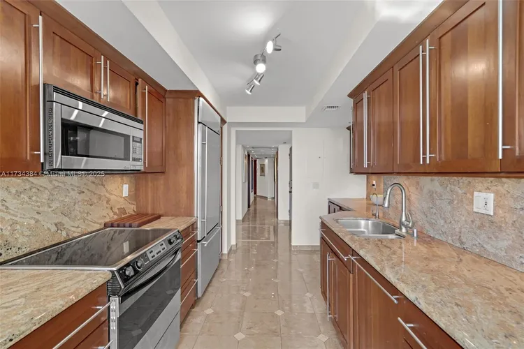 Towers of Key Biscayne #F602 image #16