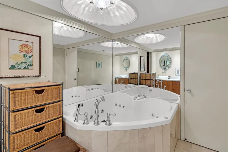 Towers of Key Biscayne #F602 image #22