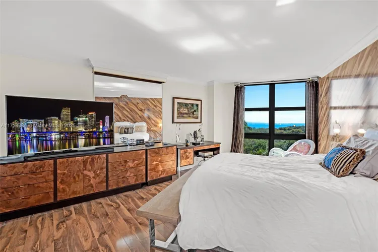 Towers of Key Biscayne #F602 image #24