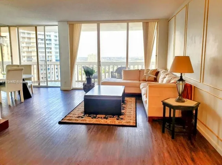 Turnberry Towers #21C image #11