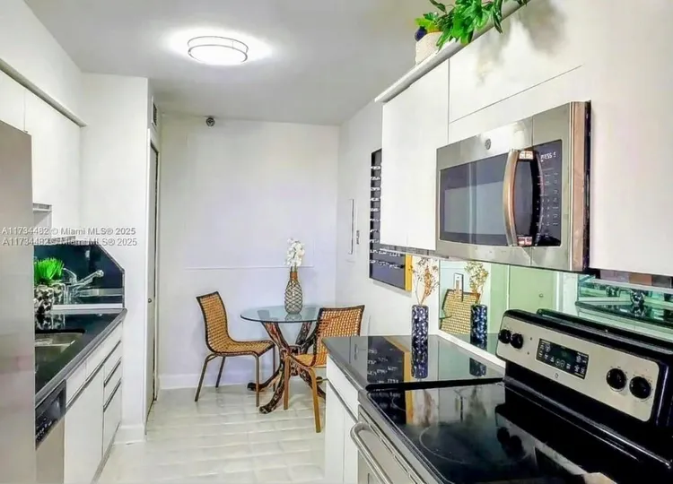 Turnberry Towers #21C image #8