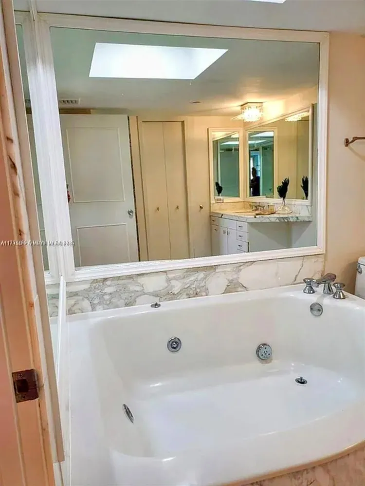 Turnberry Towers #21C image #9