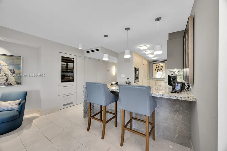 Yacht Harbour #13F image #11