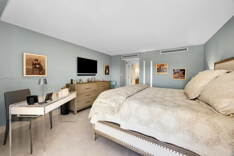 Yacht Harbour #13F image #15