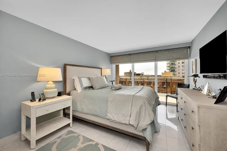 Yacht Harbour #13F image #24