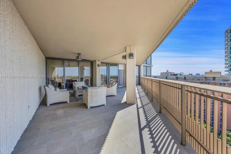 Yacht Harbour #13F image #28