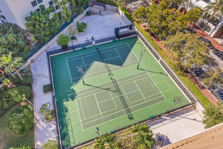 Yacht Harbour #13F image #31