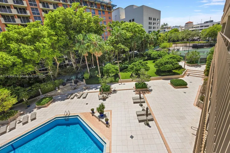 Yacht Harbour #13F image #36