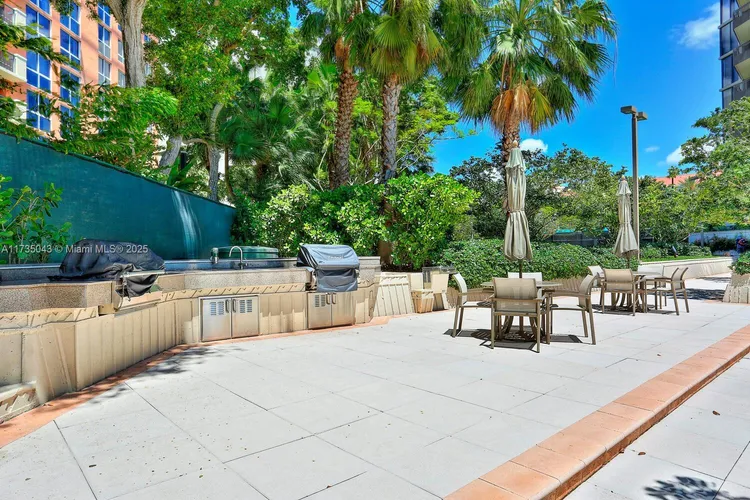 Yacht Harbour #13F image #37