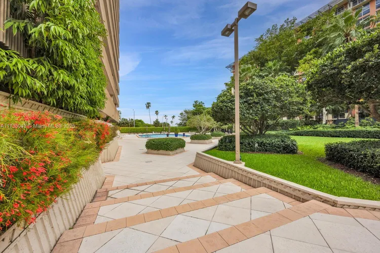 Yacht Harbour #13F image #43