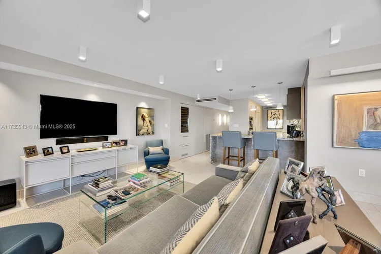 Yacht Harbour #13F image #9