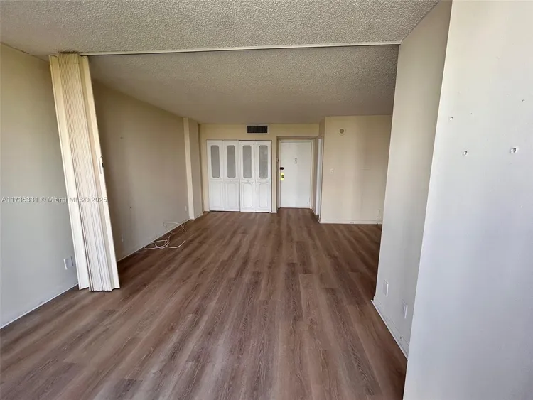 Plaza of the Americas #502 image #10