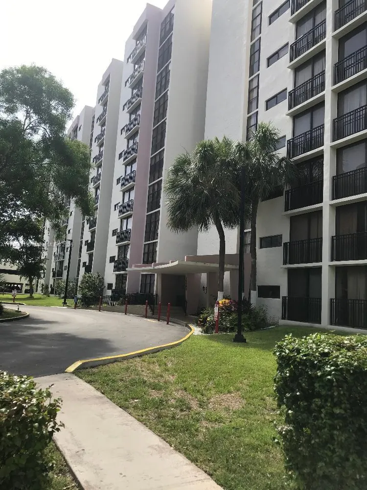 Plaza of the Americas #502 image #17