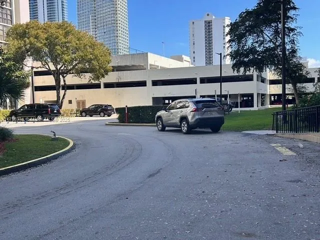 Plaza of the Americas #502 image #19