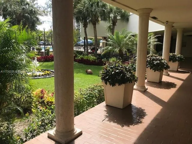 Plaza of the Americas #502 image #29