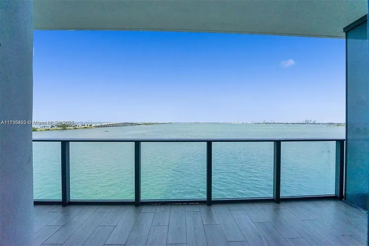 One Paraiso #706 image #14