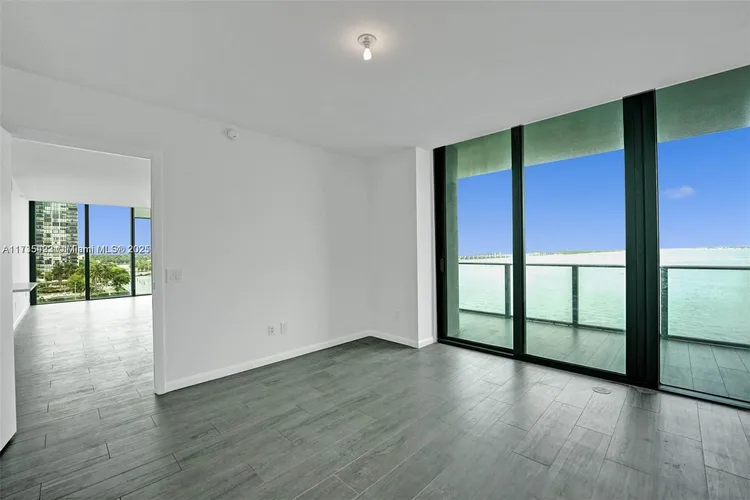 One Paraiso #706 image #23