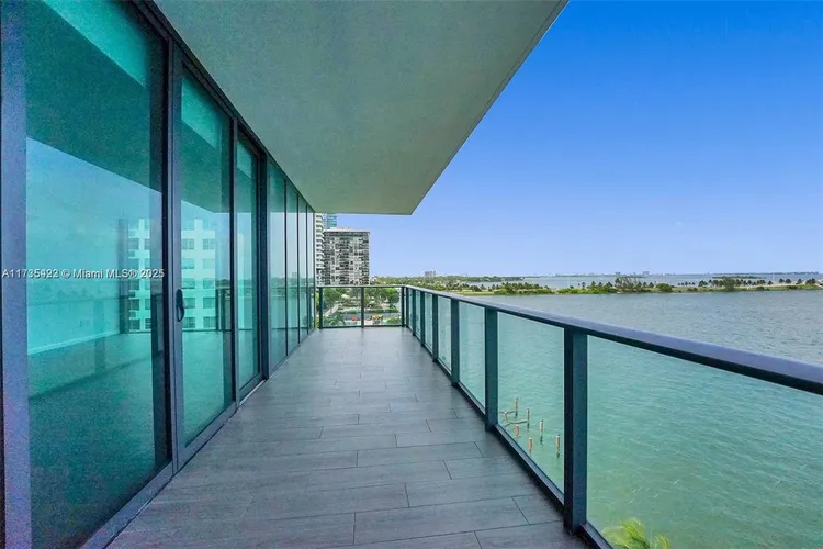 One Paraiso #706 image #30