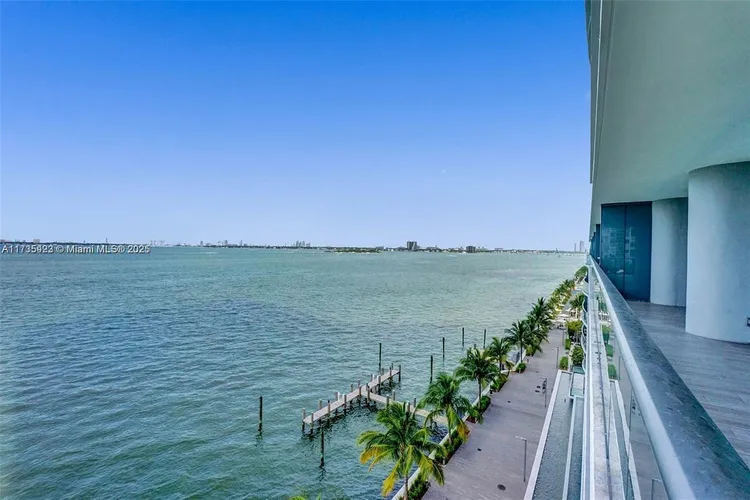 One Paraiso #706 image #31