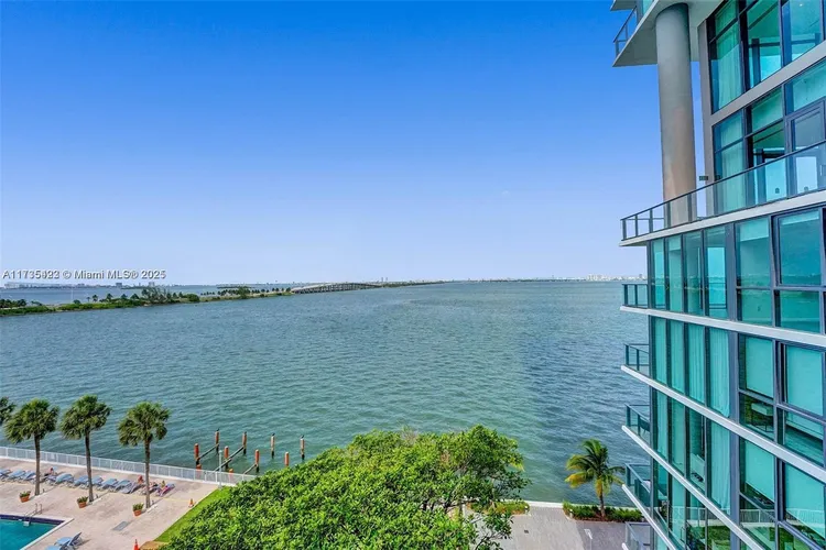 One Paraiso #706 image #33