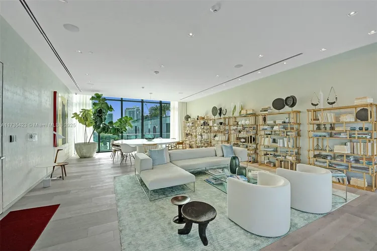 One Paraiso #706 image #51