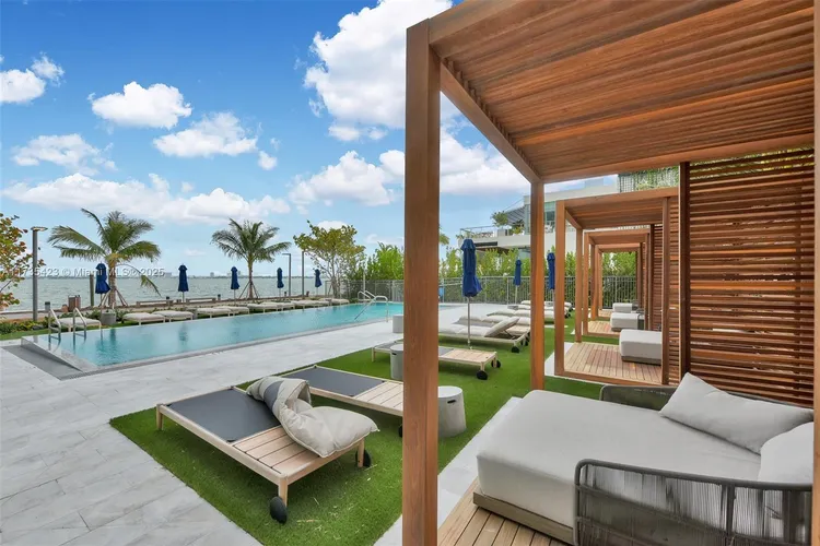 One Paraiso #706 image #57