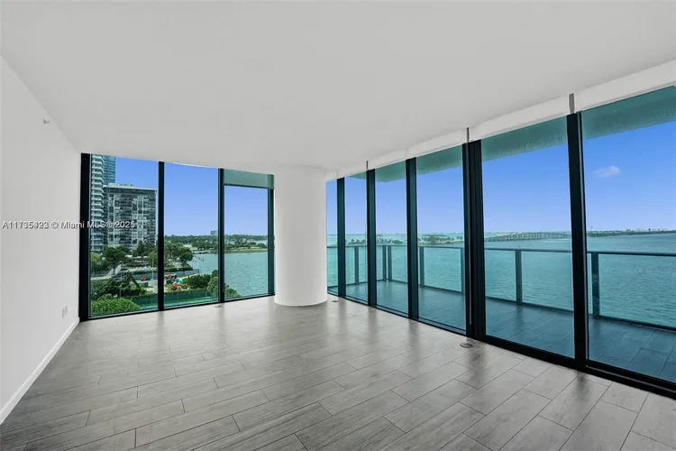 One Paraiso #706 image #7