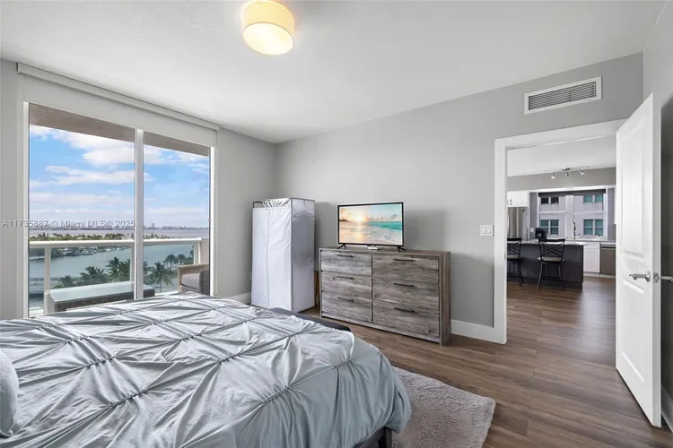 360 Condo #911 image #17