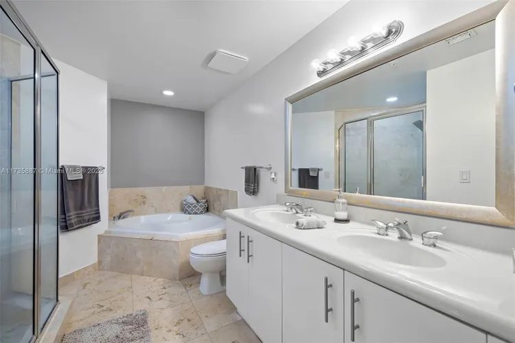 360 Condo #911 image #18