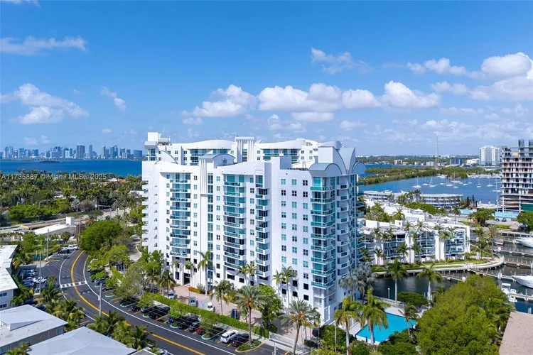 360 Condo #911 image #28