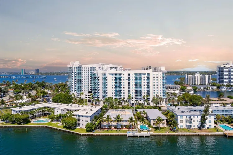 360 Condo #911 image #32