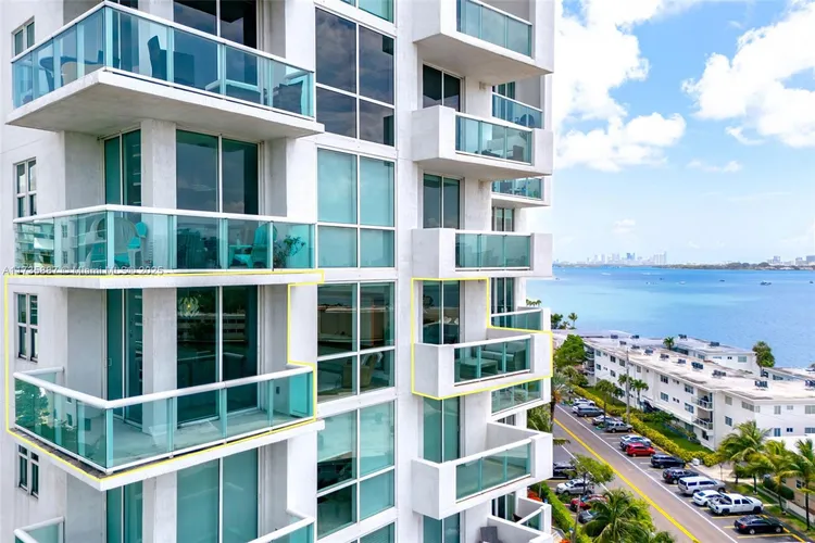 360 Condo #911 image #33