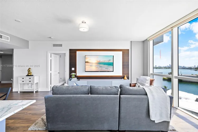 360 Condo #911 image #7