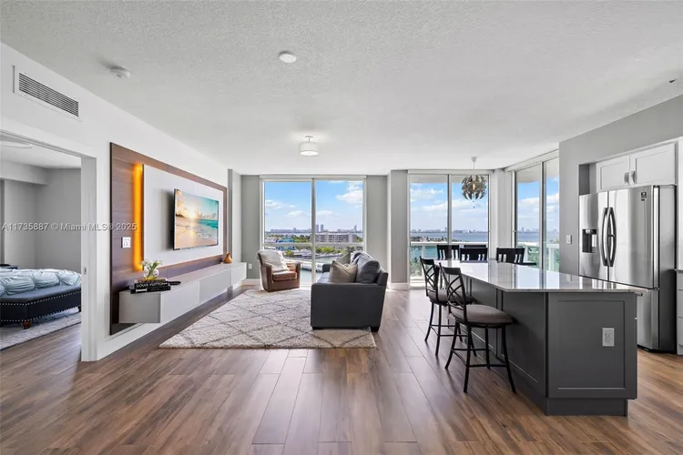 360 Condo #911 image #8