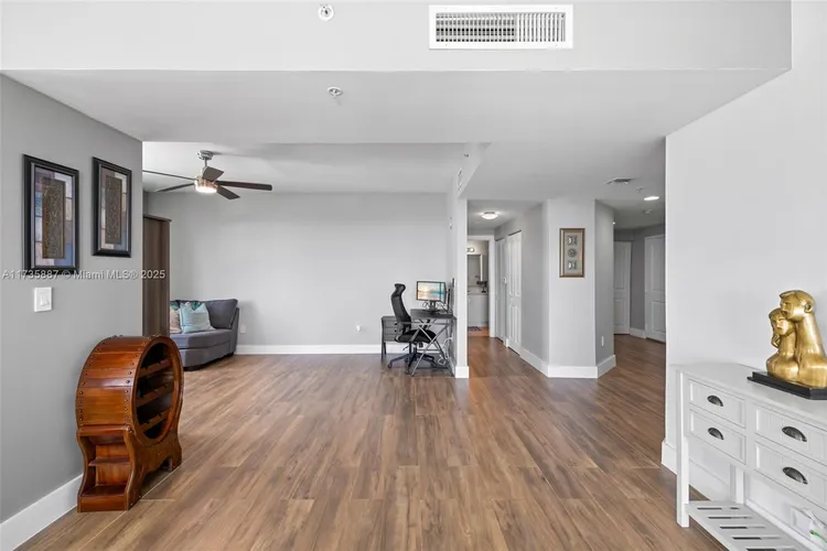 360 Condo #911 image #9