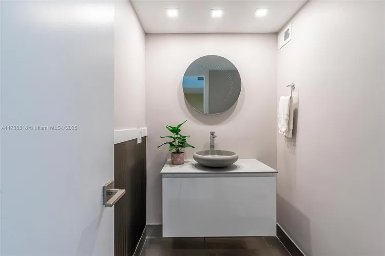 Plaza East #8F image #20