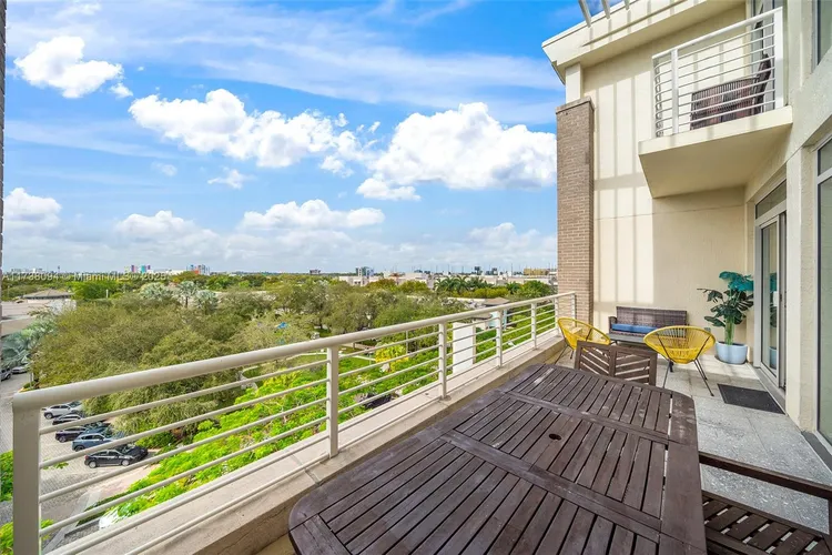 Midblock Condominium #551 image #18