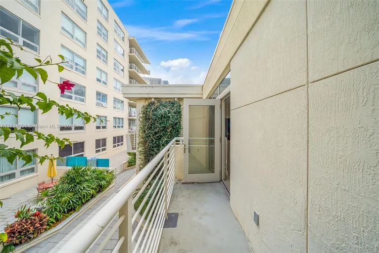 Midblock Condominium #551 image #25