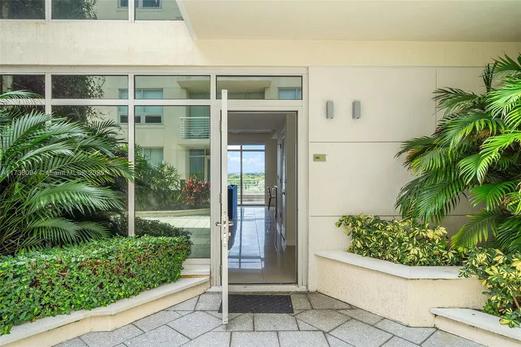 Midblock Condominium #551 image #6