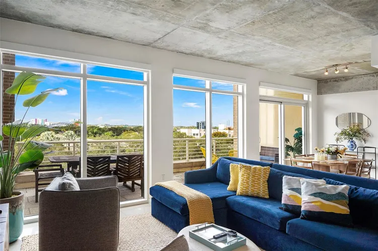 Midblock Condominium #551 image #9