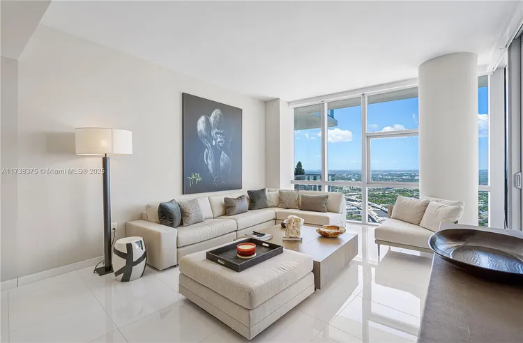 Paramount Miami Worldcenter #4901 image #12