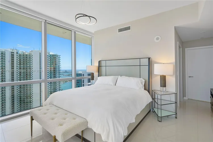 Paramount Miami Worldcenter #4901 image #19