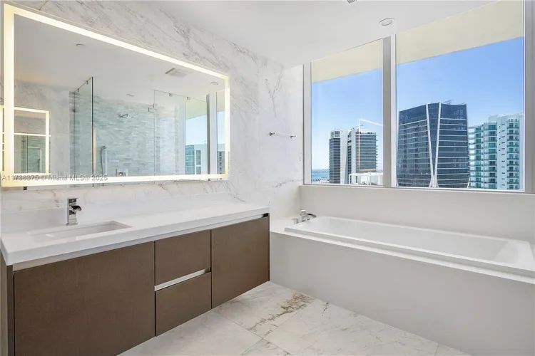 Paramount Miami Worldcenter #4901 image #20