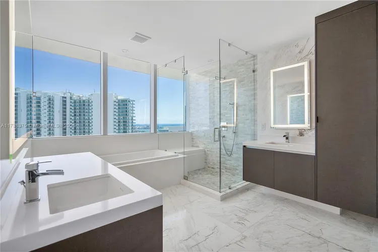 Paramount Miami Worldcenter #4901 image #21