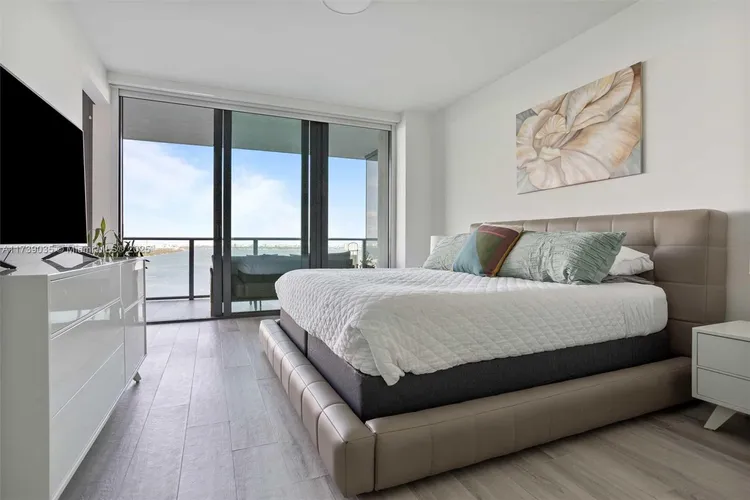 One Paraiso #2004 image #11