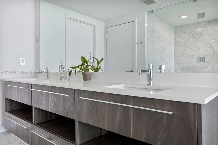 One Paraiso #2004 image #16