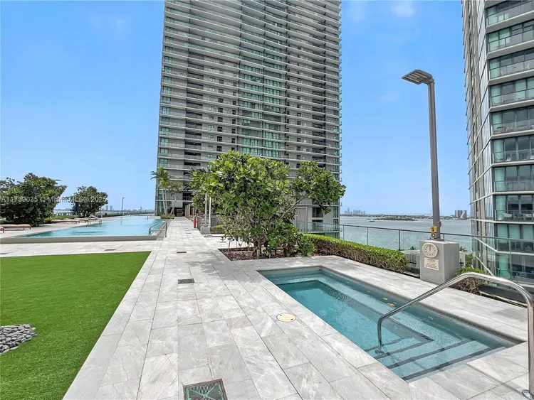 One Paraiso #2004 image #17