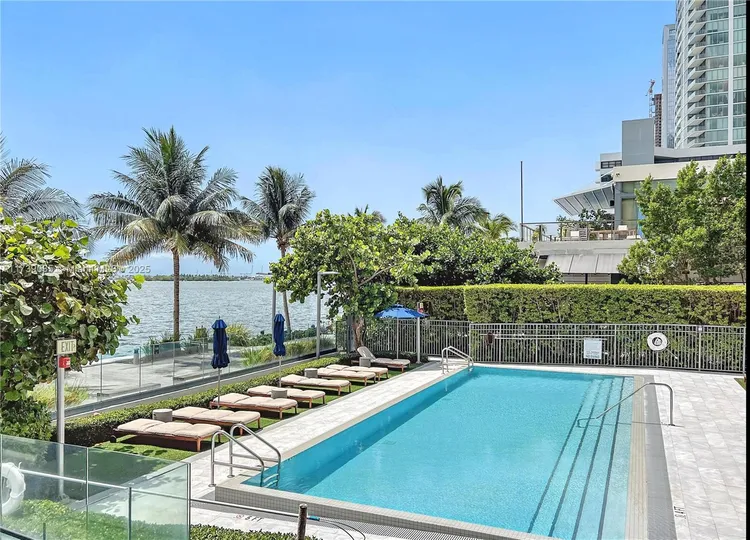 One Paraiso #2004 image #18